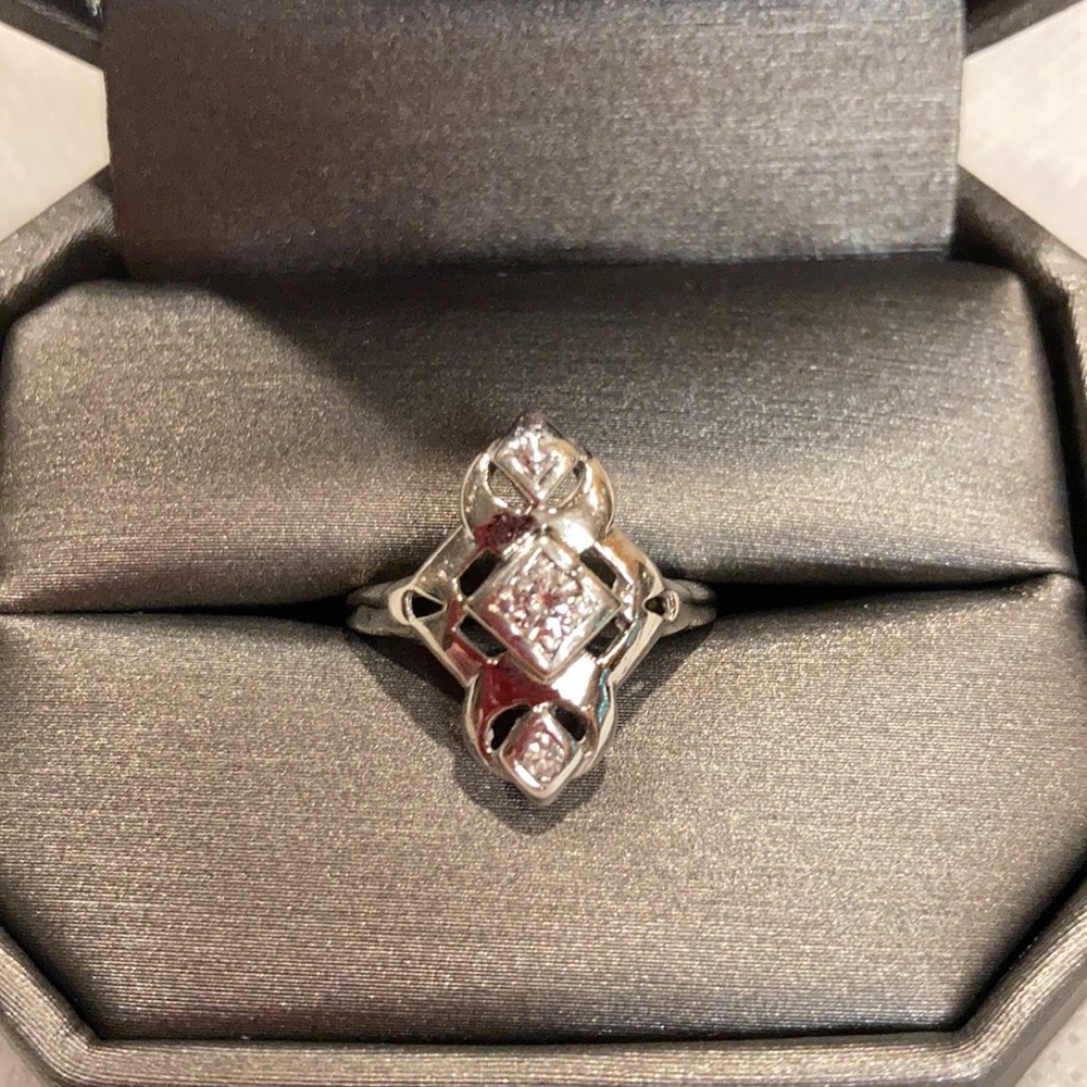 Vintage diamond and 14k white gold ring